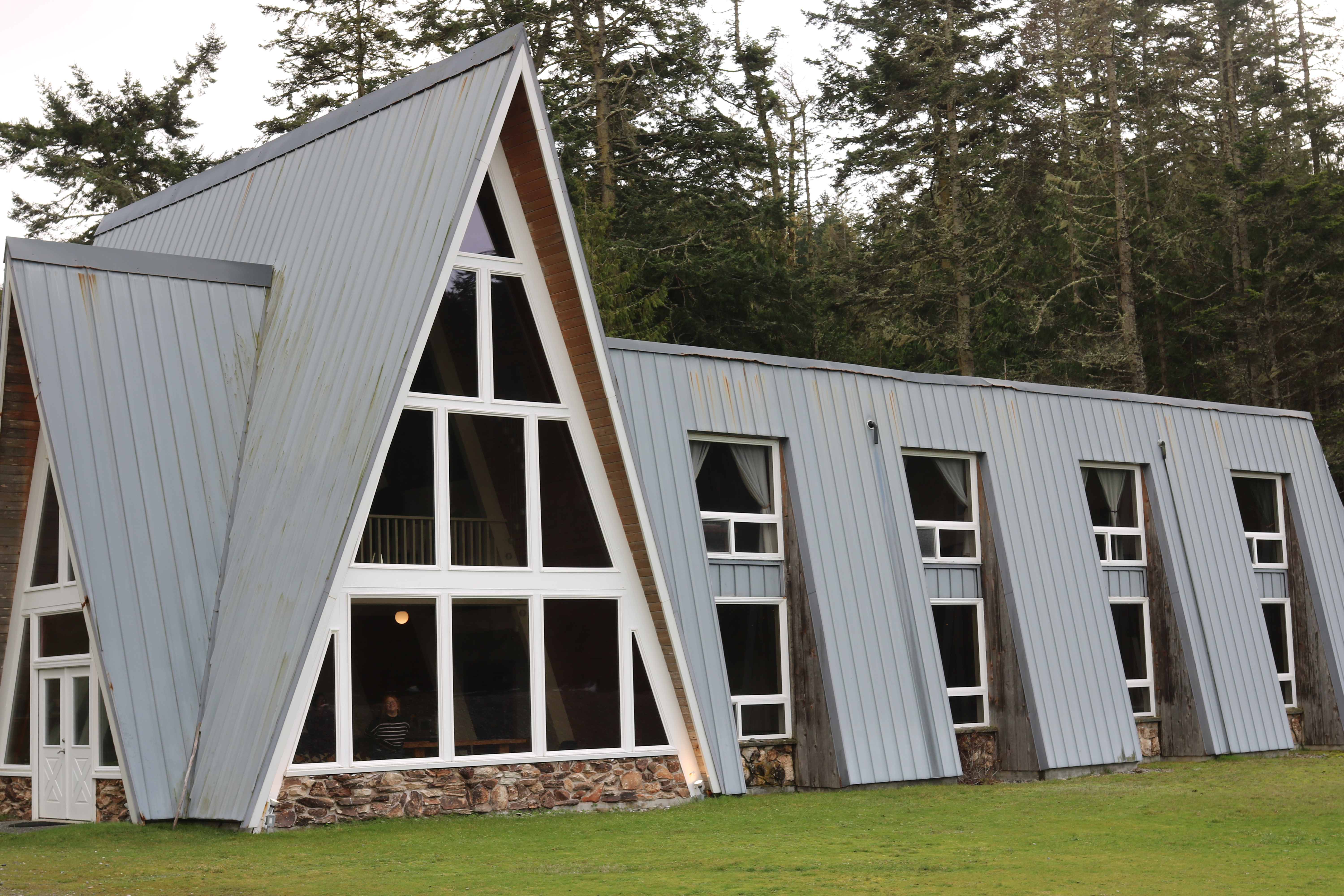 Agate Beach Lodge exterior view